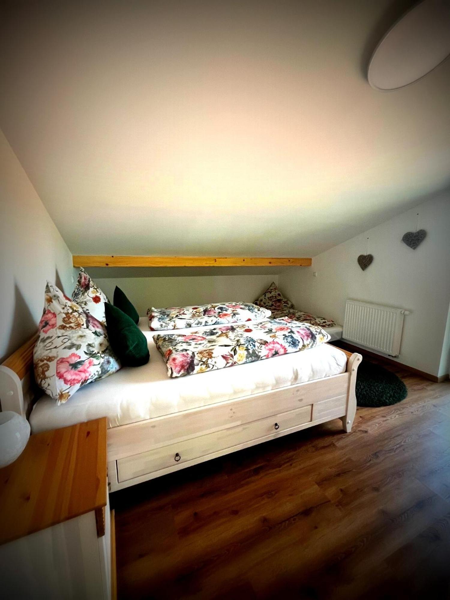23 Neu Erbaute Ferienwohnung Mit Schloss- Und Panoramablick Хальблех Экстерьер фото